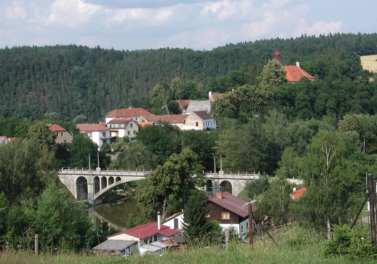 Hotel Klor Doudleby Esterno foto
